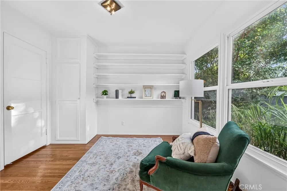 6724 De Celis Place Lake Balboa, CA 91406