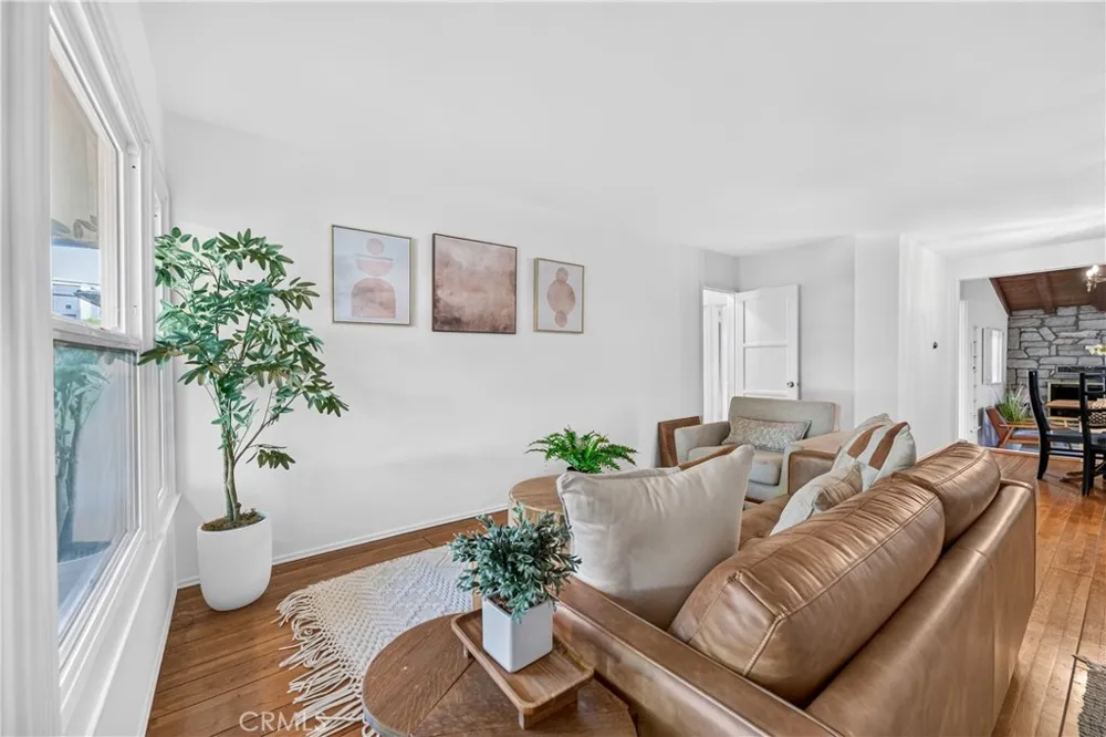 6724 De Celis Place Lake Balboa, CA 91406