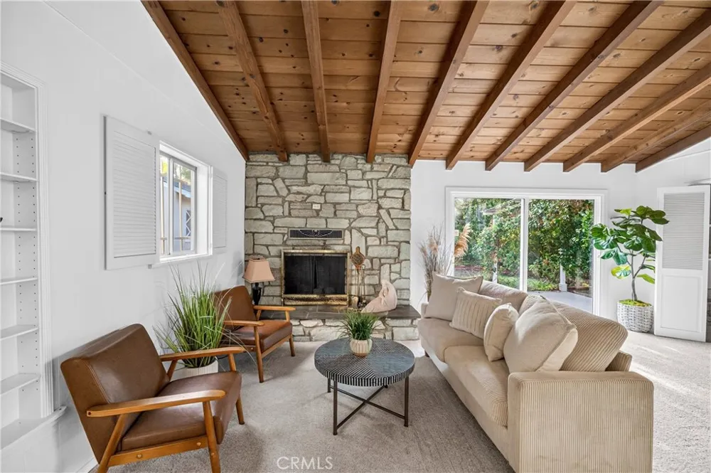 6724 De Celis Place Lake Balboa, CA 91406
