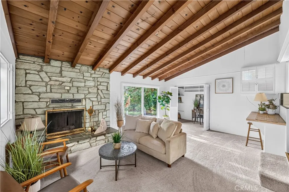 6724 De Celis Place Lake Balboa, CA 91406