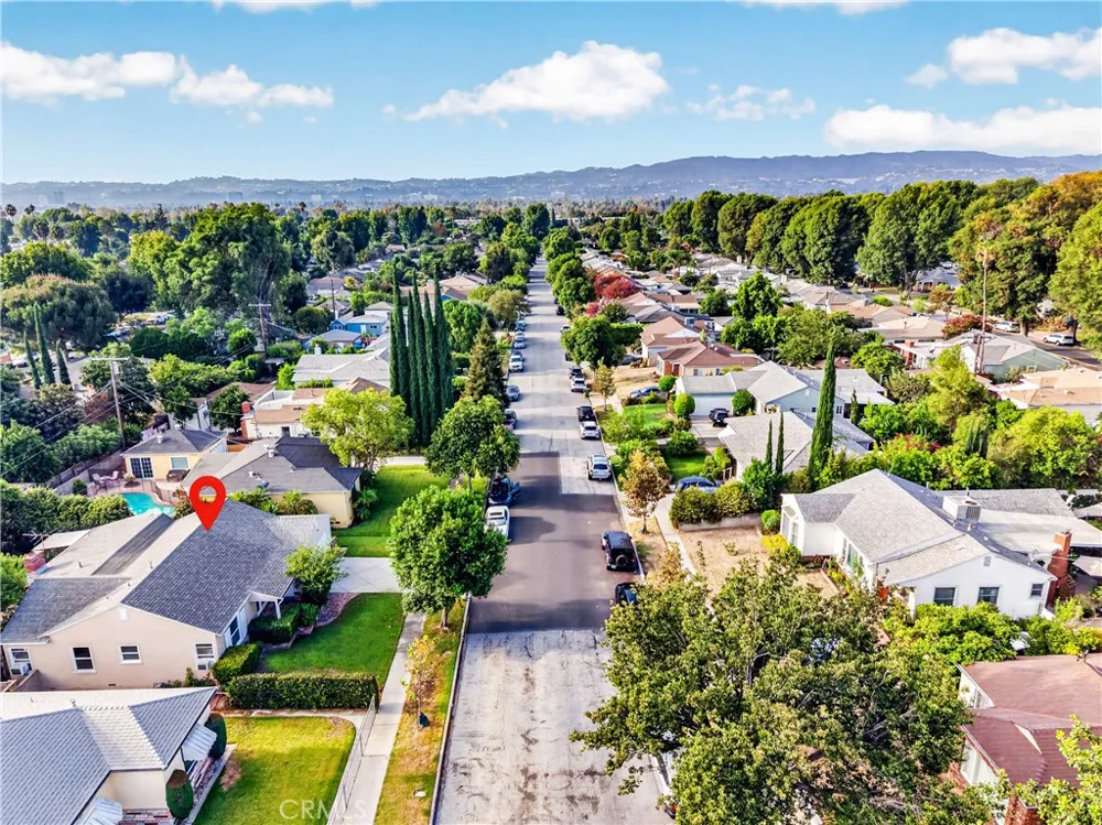 6724 De Celis Place Lake Balboa, CA 91406