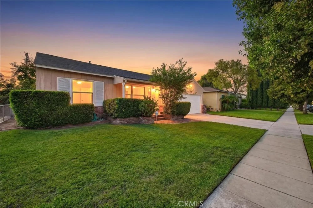 6724 De Celis Place Lake Balboa, CA 91406
