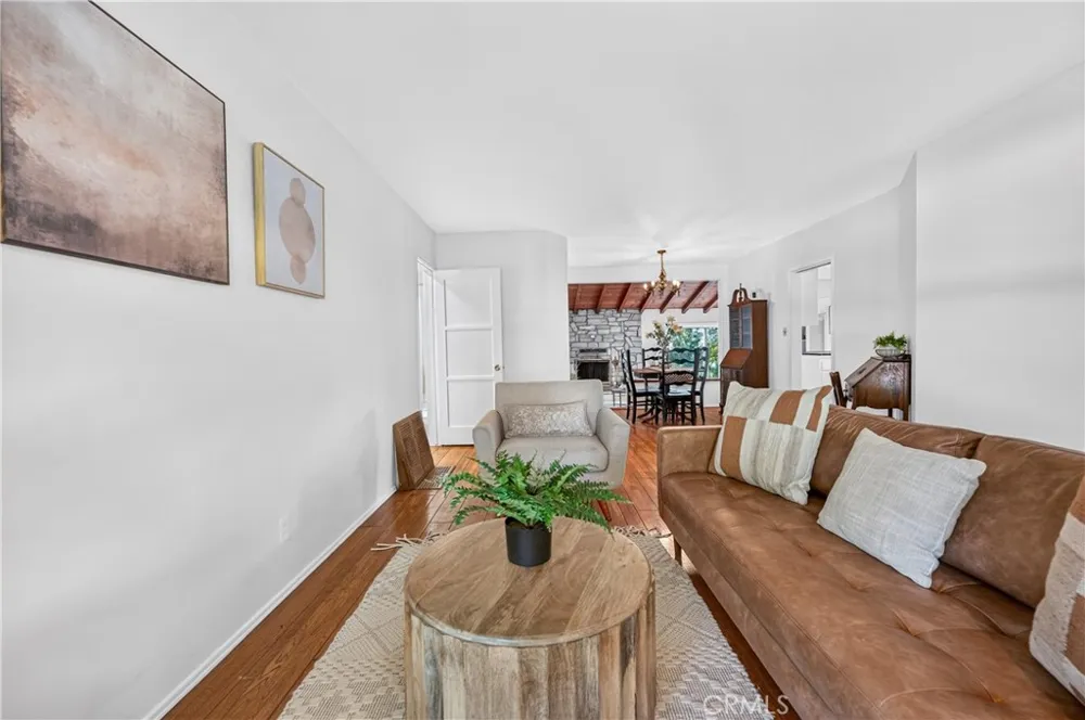 6724 De Celis Place Lake Balboa, CA 91406