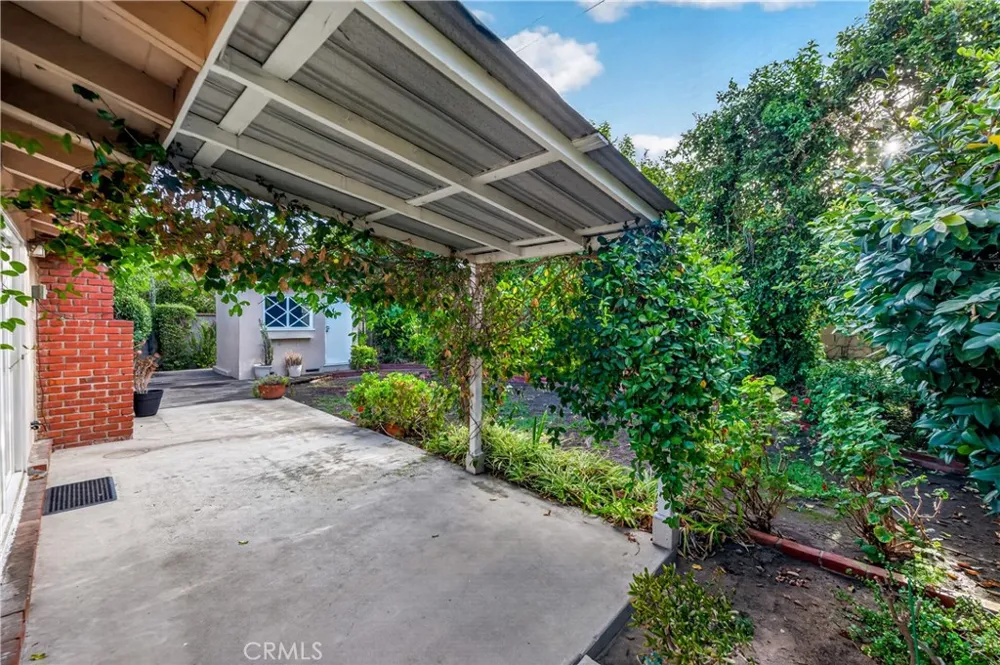 6724 De Celis Place Lake Balboa, CA 91406