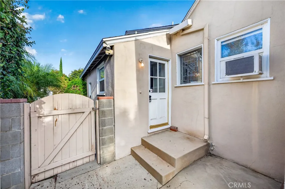 6724 De Celis Place Lake Balboa, CA 91406