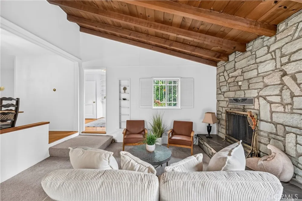6724 De Celis Place Lake Balboa, CA 91406