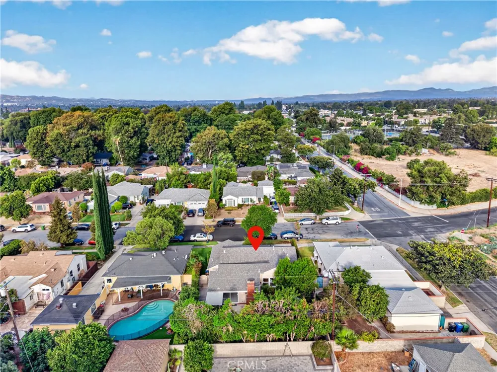 6724 De Celis Place Lake Balboa, CA 91406