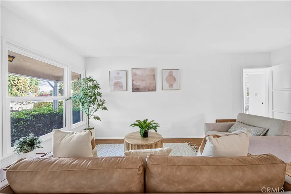 6724 De Celis Place Lake Balboa, CA 91406