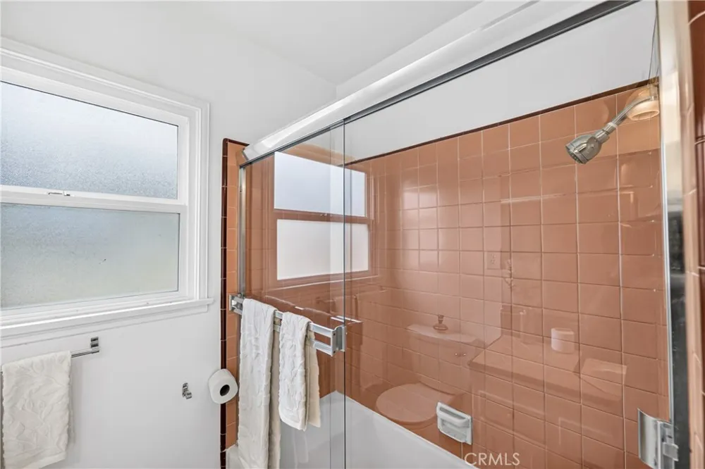 6724 De Celis Place Lake Balboa, CA 91406