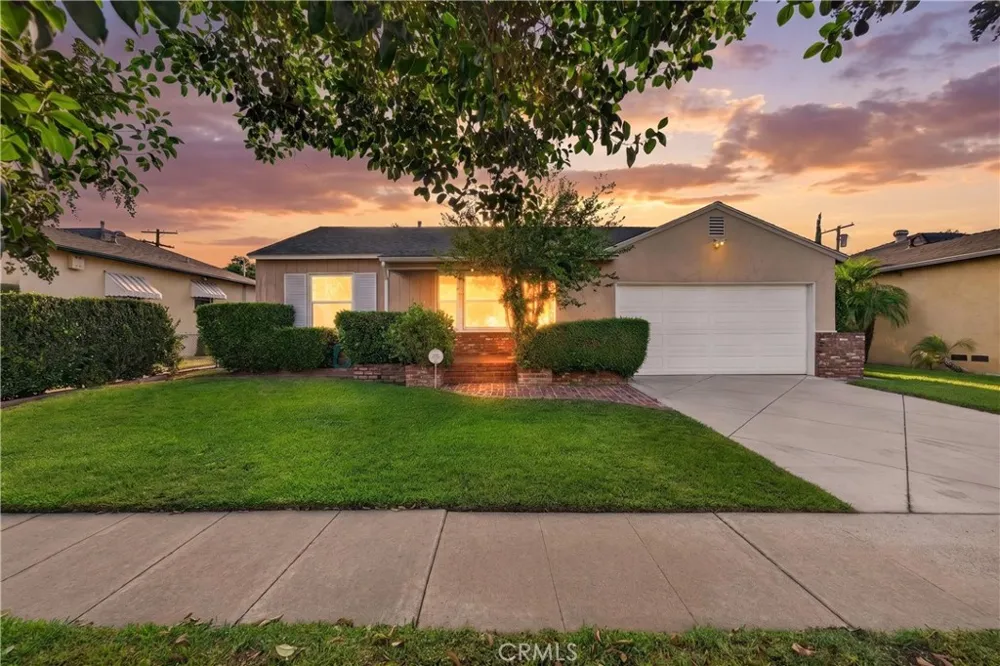 6724 De Celis Place Lake Balboa, CA 91406