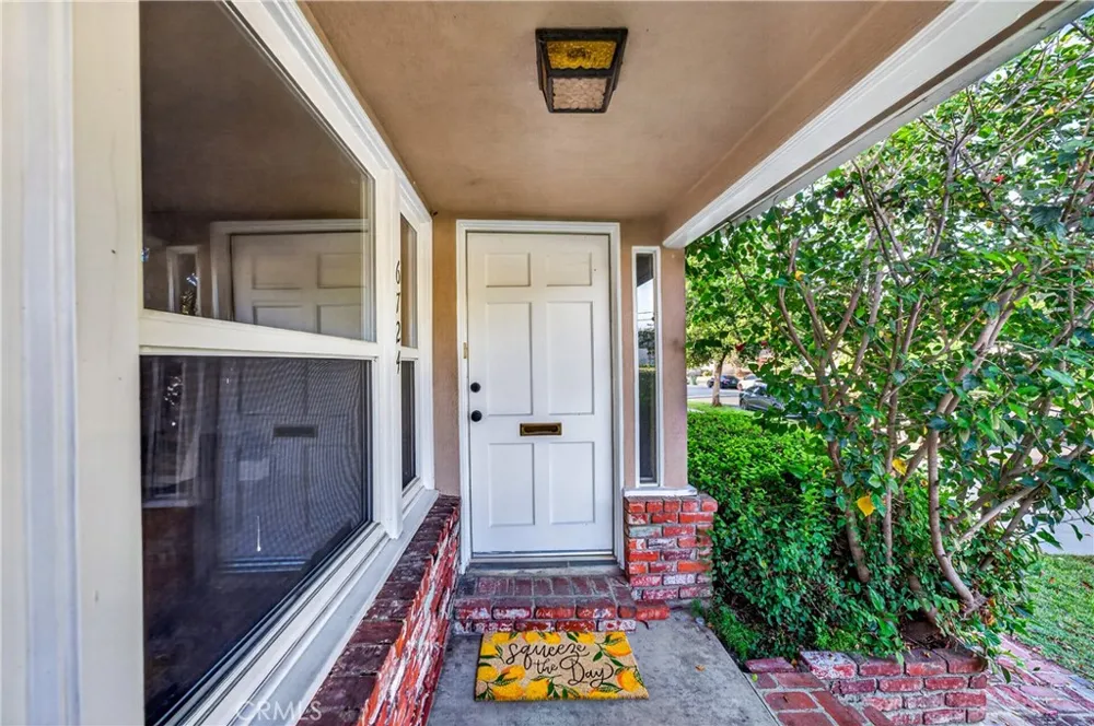 6724 De Celis Place Lake Balboa, CA 91406