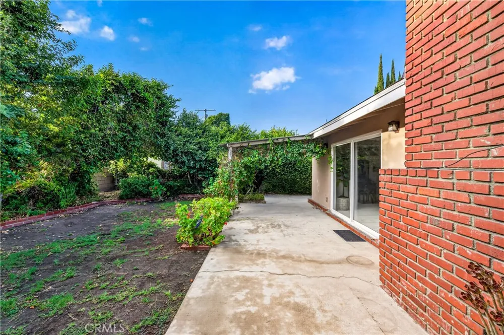 6724 De Celis Place Lake Balboa, CA 91406