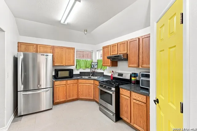 608 Whitman Ave San Antonio, TX 78211