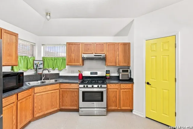 608 Whitman Ave San Antonio, TX 78211