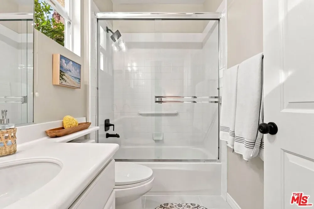 6829 Altamor Drive Los Angeles, CA 90045