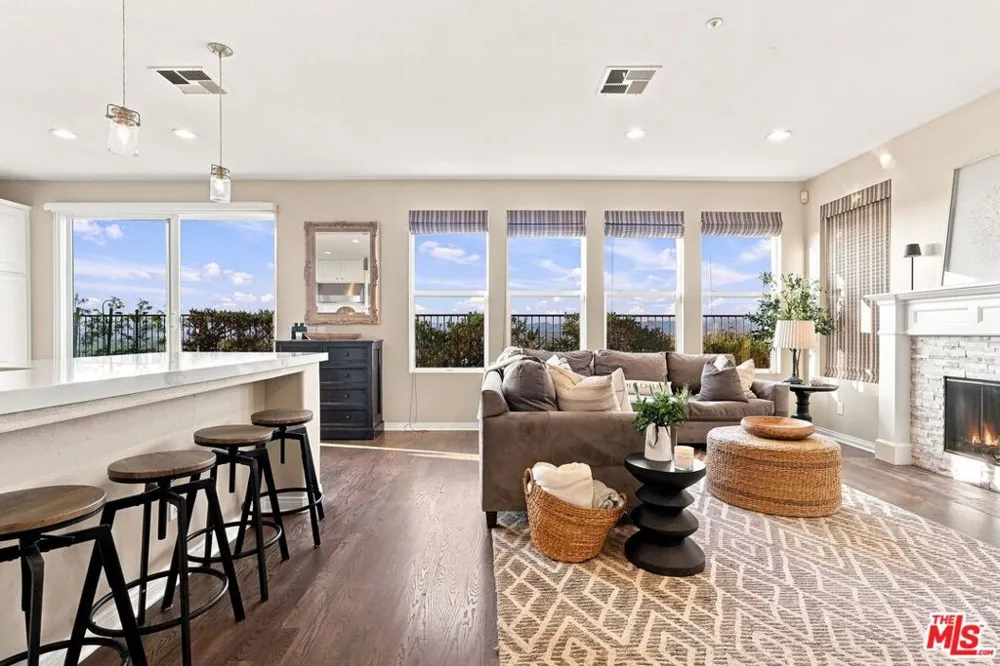 6829 Altamor Drive Los Angeles, CA 90045
