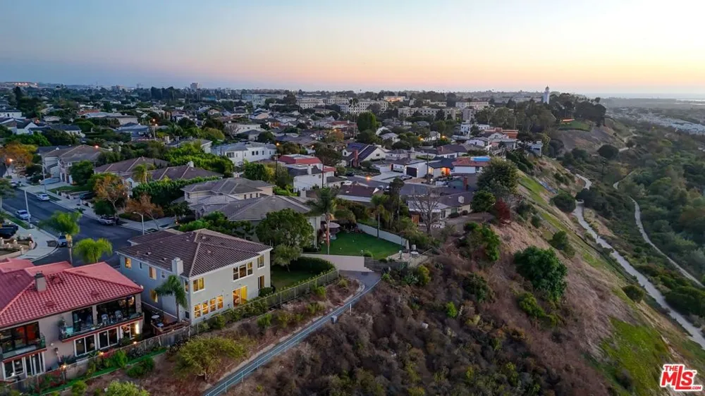 6829 Altamor Drive Los Angeles, CA 90045