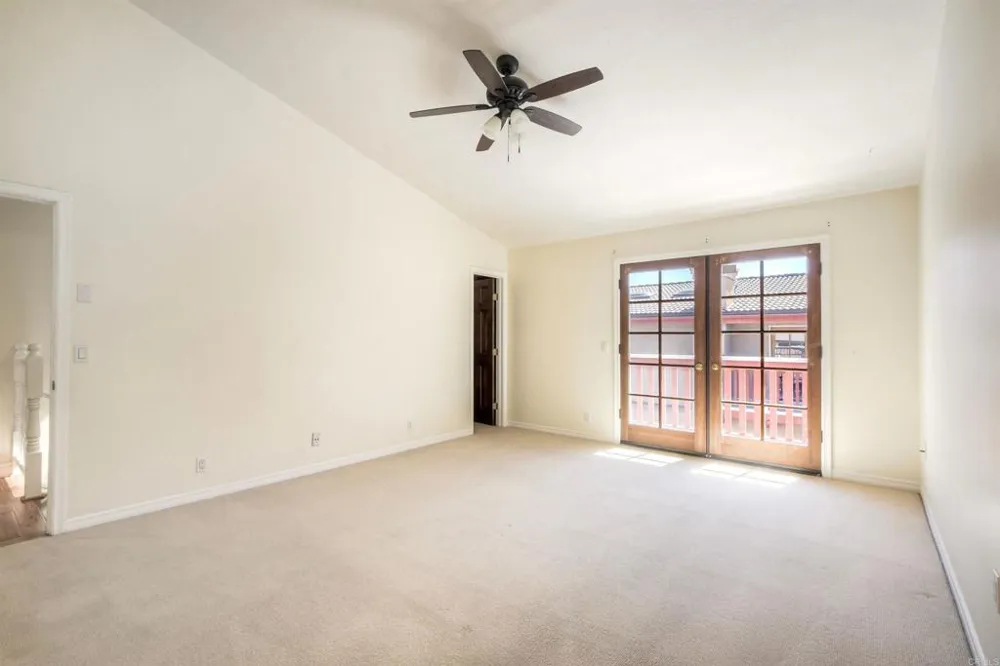 2569 Navarra Drive #C Carlsbad, CA 92009
