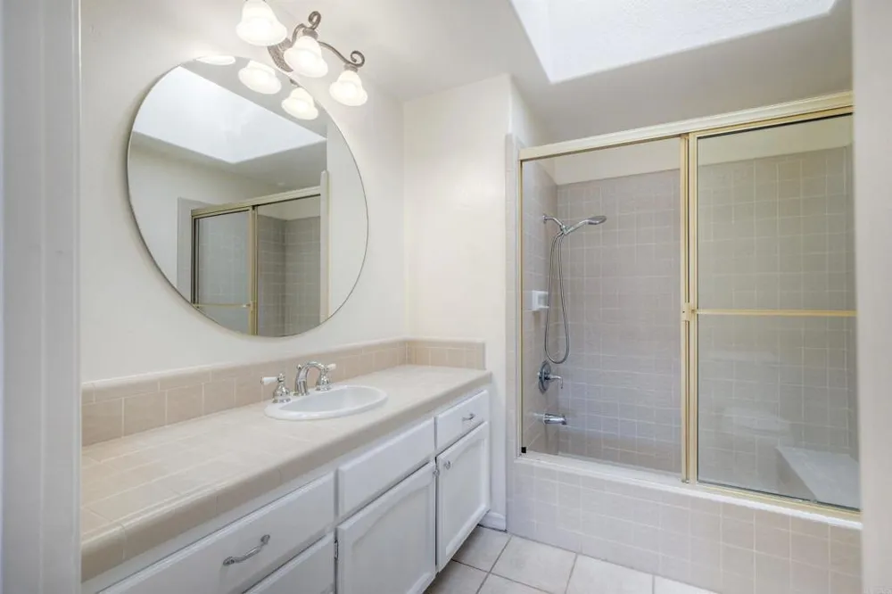 2569 Navarra Drive #C Carlsbad, CA 92009