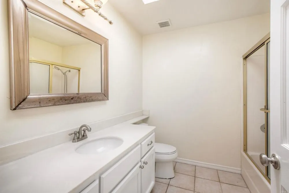 2569 Navarra Drive #C Carlsbad, CA 92009