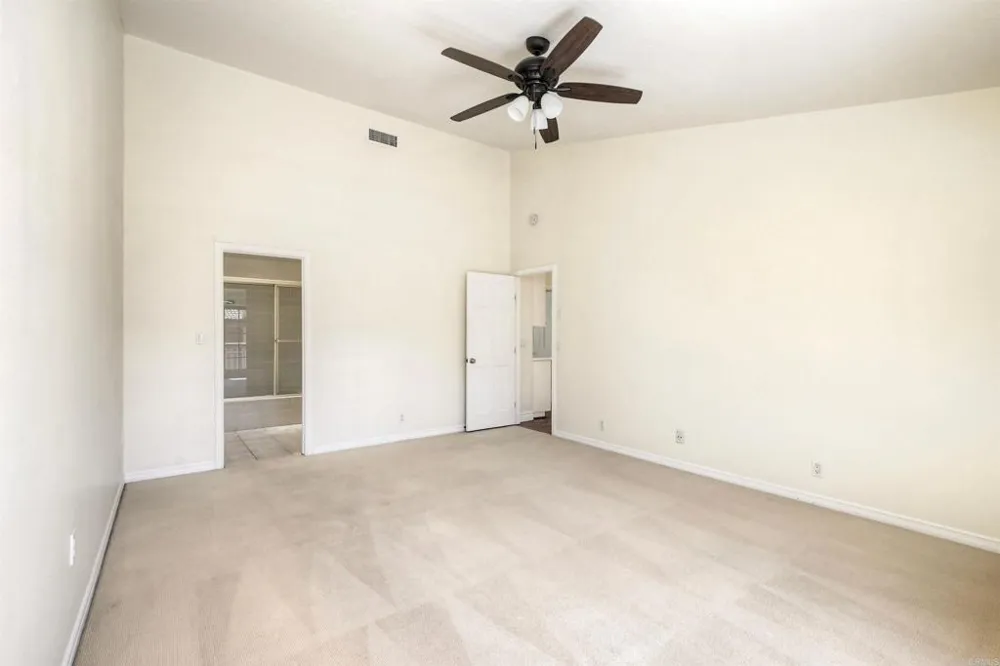 2569 Navarra Drive #C Carlsbad, CA 92009