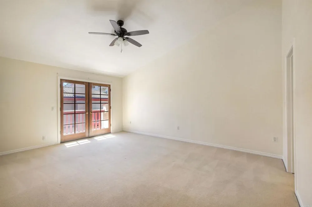 2569 Navarra Drive #C Carlsbad, CA 92009