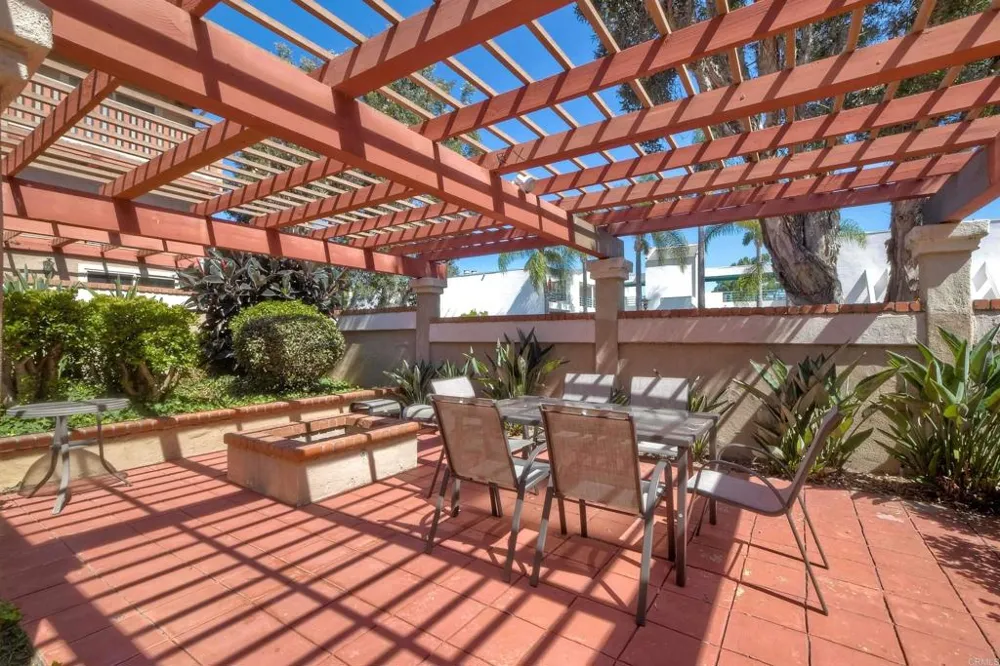 2569 Navarra Drive #C Carlsbad, CA 92009