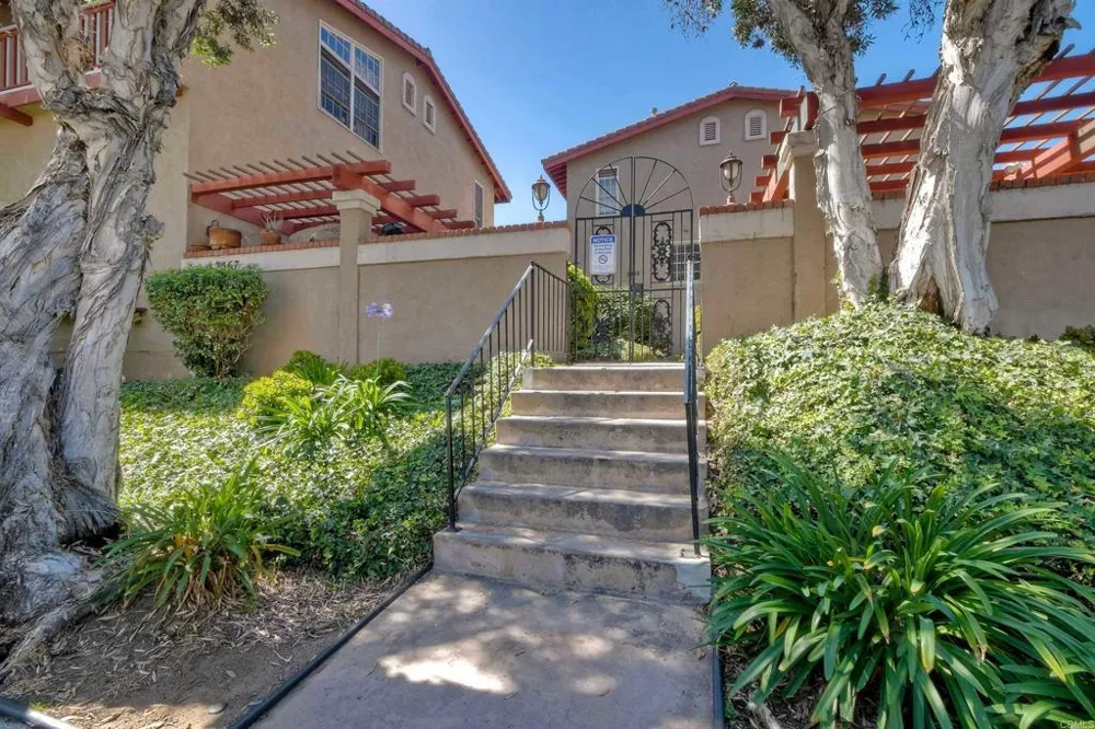 2569 Navarra Drive #C Carlsbad, CA 92009