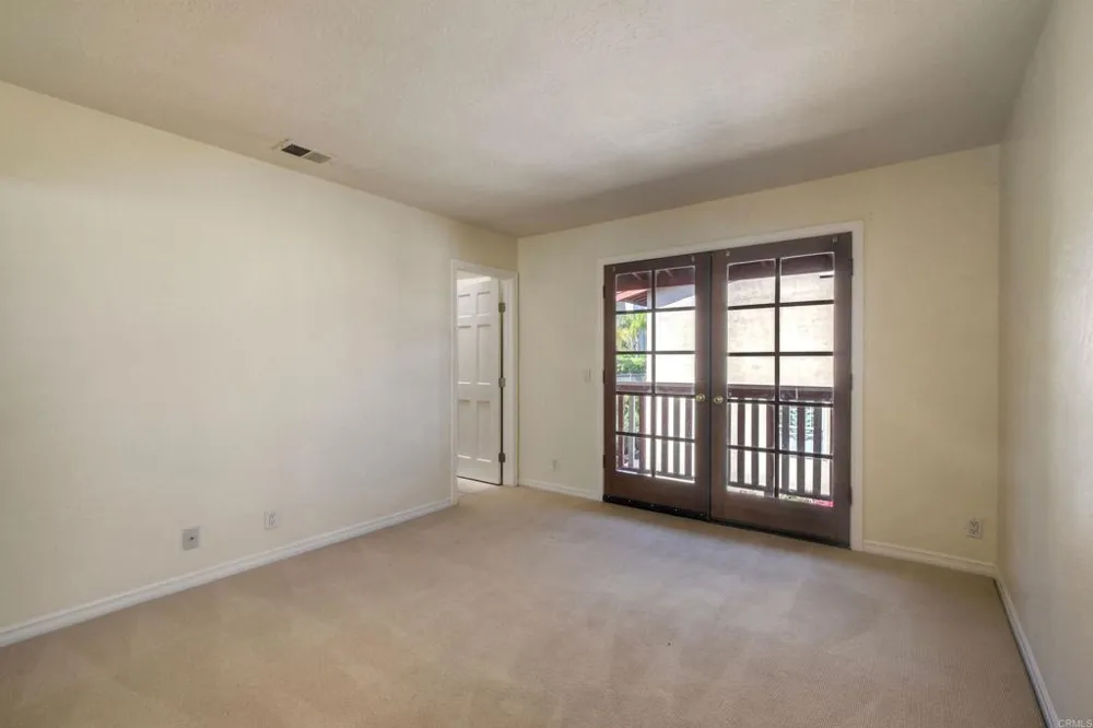 2569 Navarra Drive #C Carlsbad, CA 92009