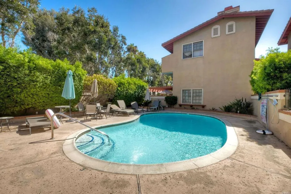 2569 Navarra Drive #C Carlsbad, CA 92009