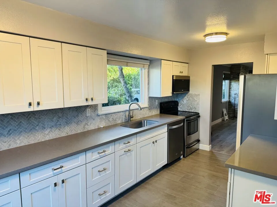 4443 Saugus Avenue #1 Sherman Oaks, CA 91403