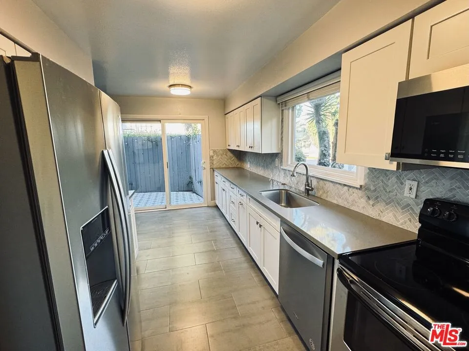 4443 Saugus Avenue #1 Sherman Oaks, CA 91403