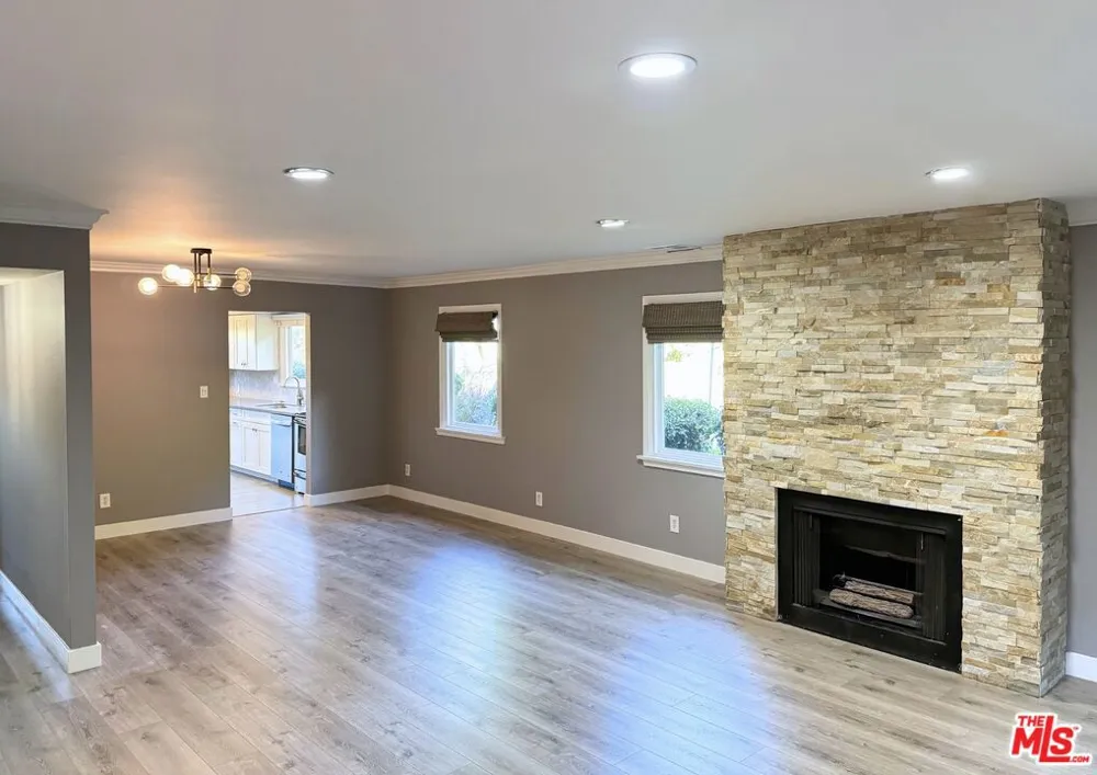 4443 Saugus Avenue #1 Sherman Oaks, CA 91403