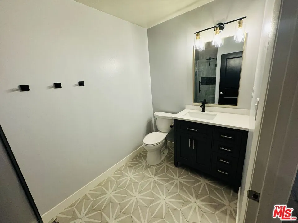 4443 Saugus Avenue #1 Sherman Oaks, CA 91403