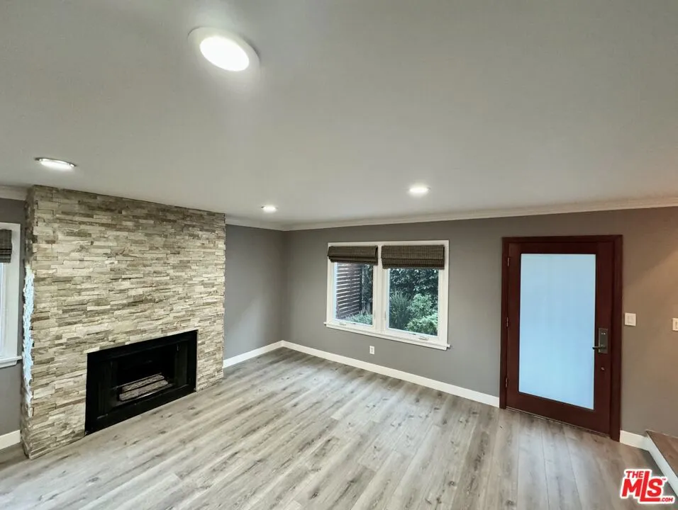 4443 Saugus Avenue #1 Sherman Oaks, CA 91403
