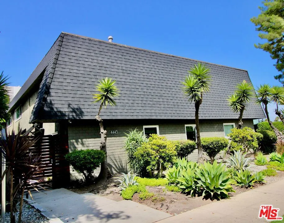 4443 Saugus Avenue #1 Sherman Oaks, CA 91403