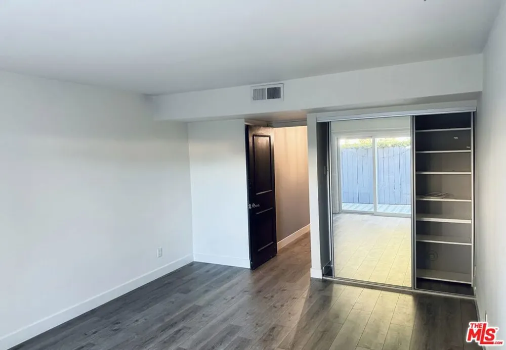 4443 Saugus Avenue #1 Sherman Oaks, CA 91403