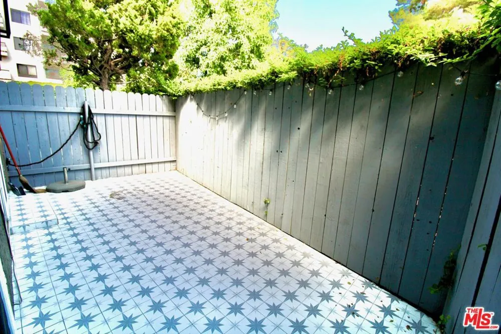 4443 Saugus Avenue #1 Sherman Oaks, CA 91403