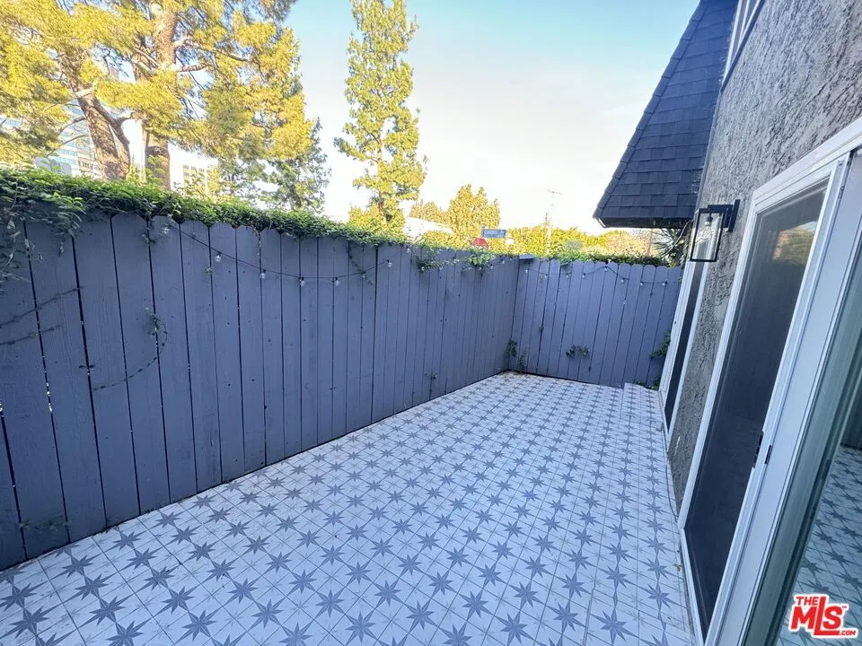 4443 Saugus Avenue #1 Sherman Oaks, CA 91403
