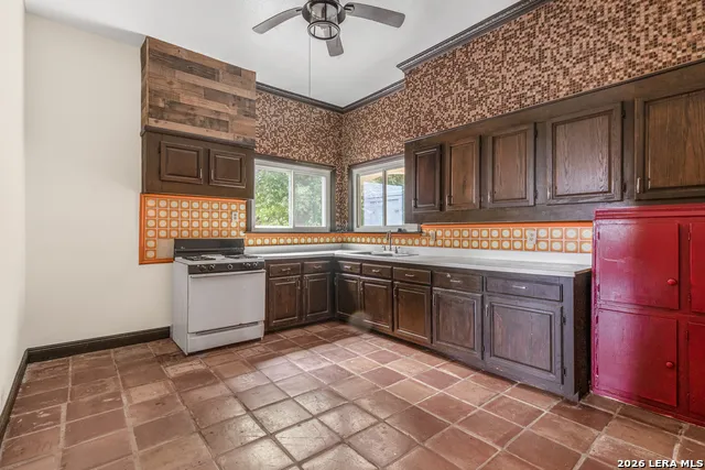 9602 County Road 5723 Castroville, TX 78009