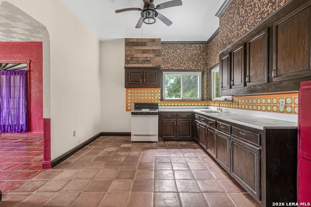 9602 County Road 5723 Castroville, TX 78009