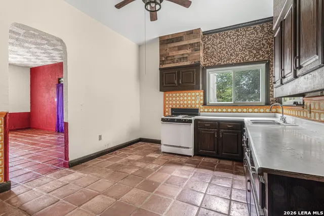 9602 County Road 5723 Castroville, TX 78009