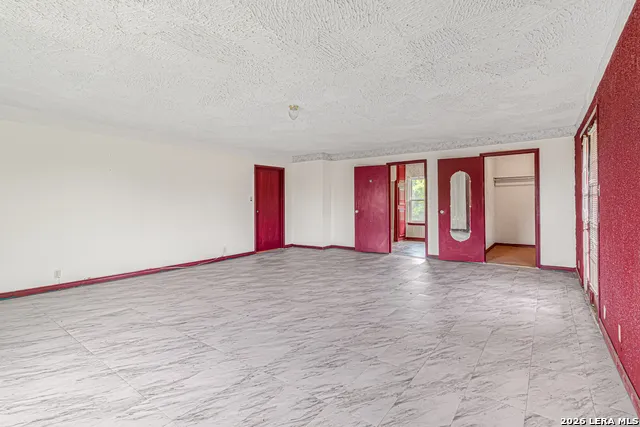9602 County Road 5723 Castroville, TX 78009