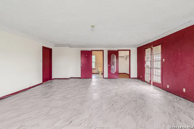 9602 County Road 5723 Castroville, TX 78009