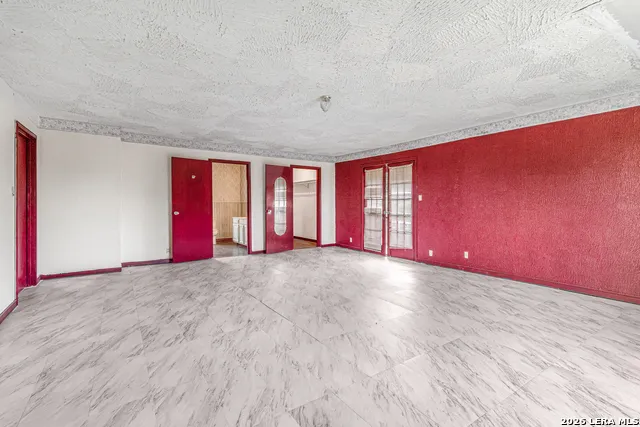 9602 County Road 5723 Castroville, TX 78009
