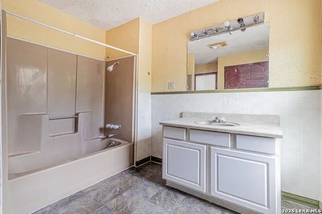 9602 County Road 5723 Castroville, TX 78009
