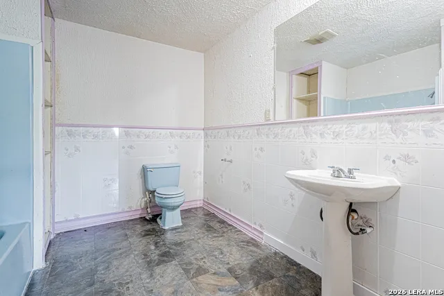 9602 County Road 5723 Castroville, TX 78009