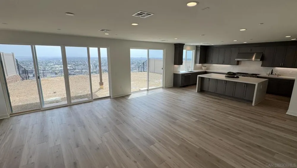 7795 La Mesa Summit Dr La Mesa, CA 91941