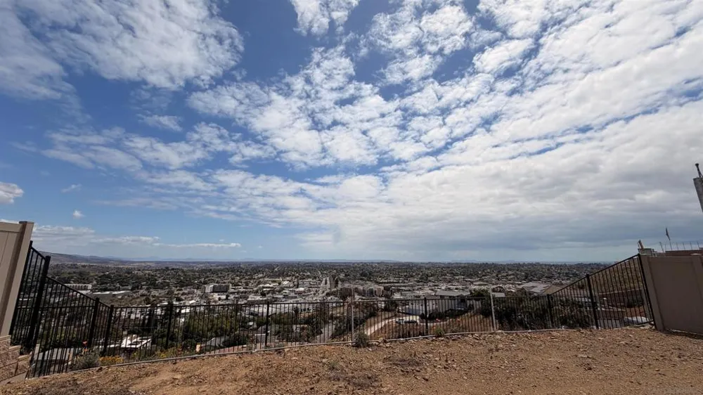 7795 La Mesa Summit Dr La Mesa, CA 91941