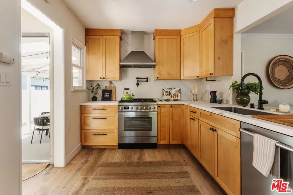 3540 Maplewood Avenue Los Angeles, CA 90066